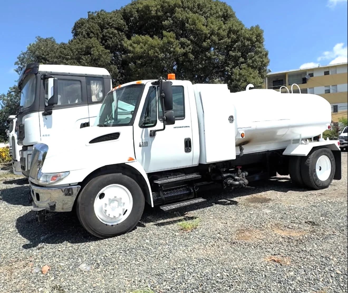 INTERNATIONAL 4300